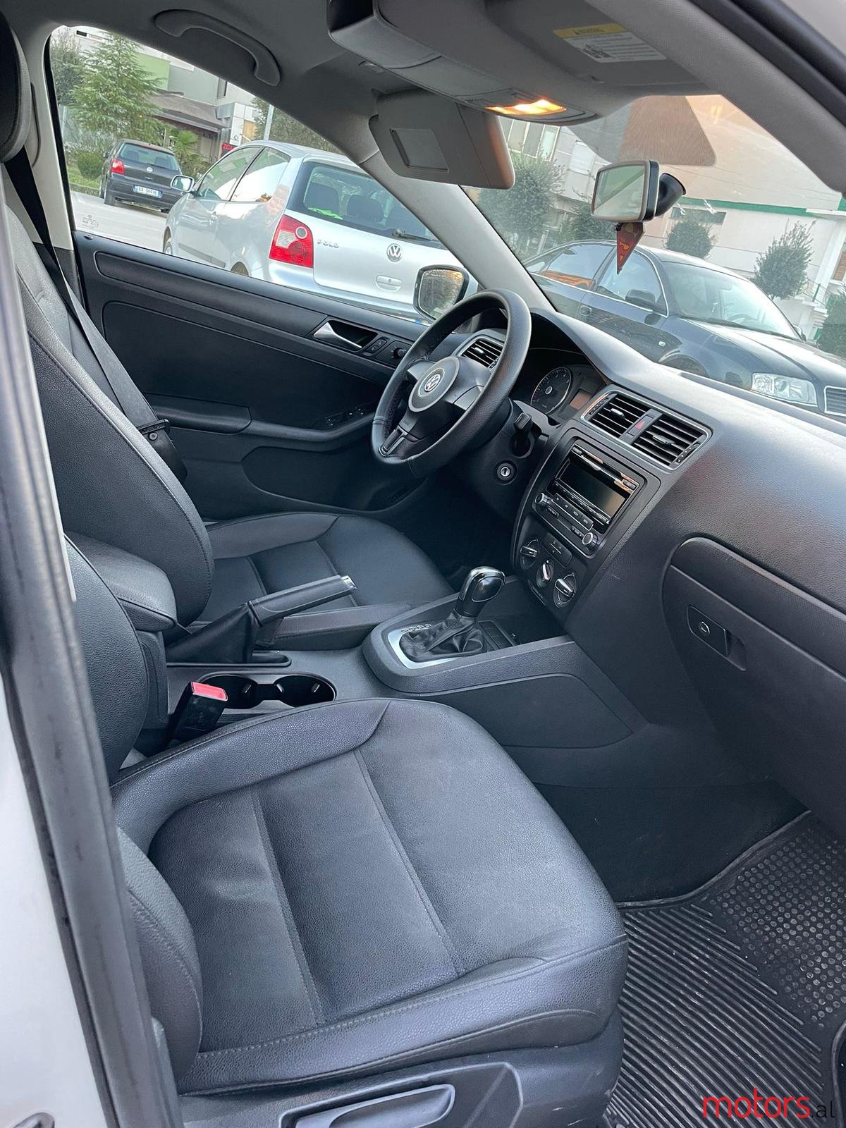 2012' Volkswagen Jetta photo #5
