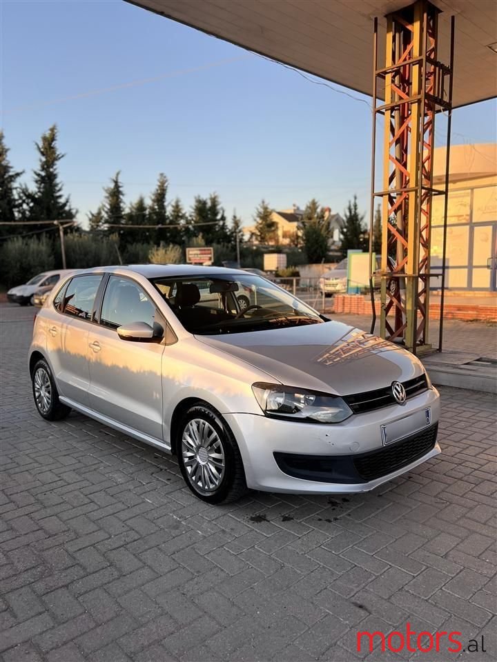 2011' Volkswagen Polo photo #3