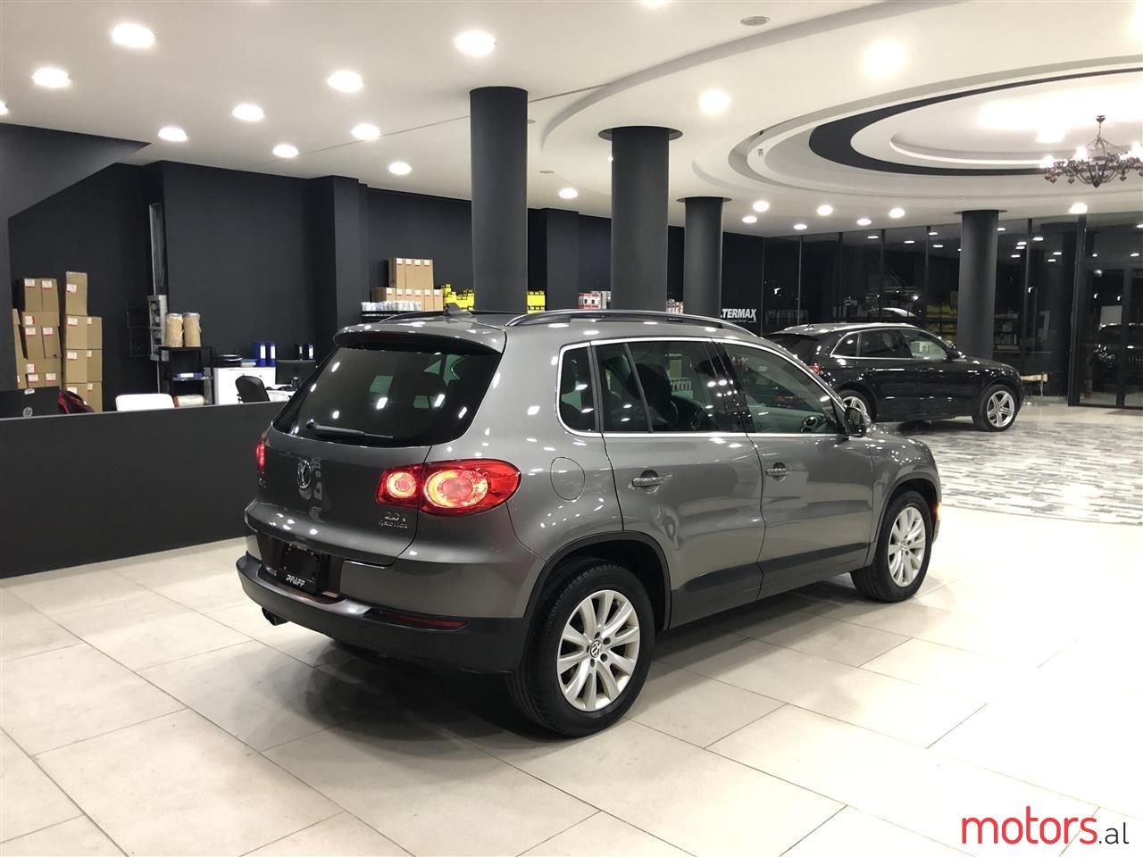 2010' Volkswagen Tiguan photo #3