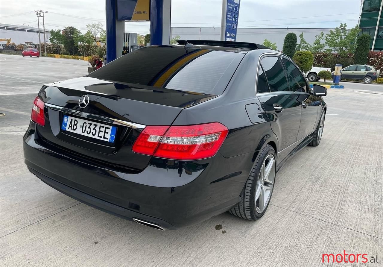 2011' Mercedes-Benz E 350 photo #6