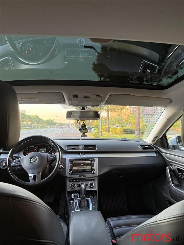 2012' Volkswagen Passat photo #6