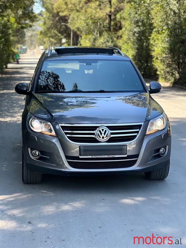 2010' Volkswagen Tiguan photo #4