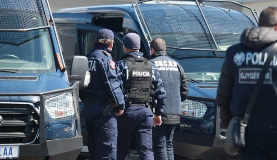 Vodhi një makinë në Durrës, arrestohet 34-vjeçari çek