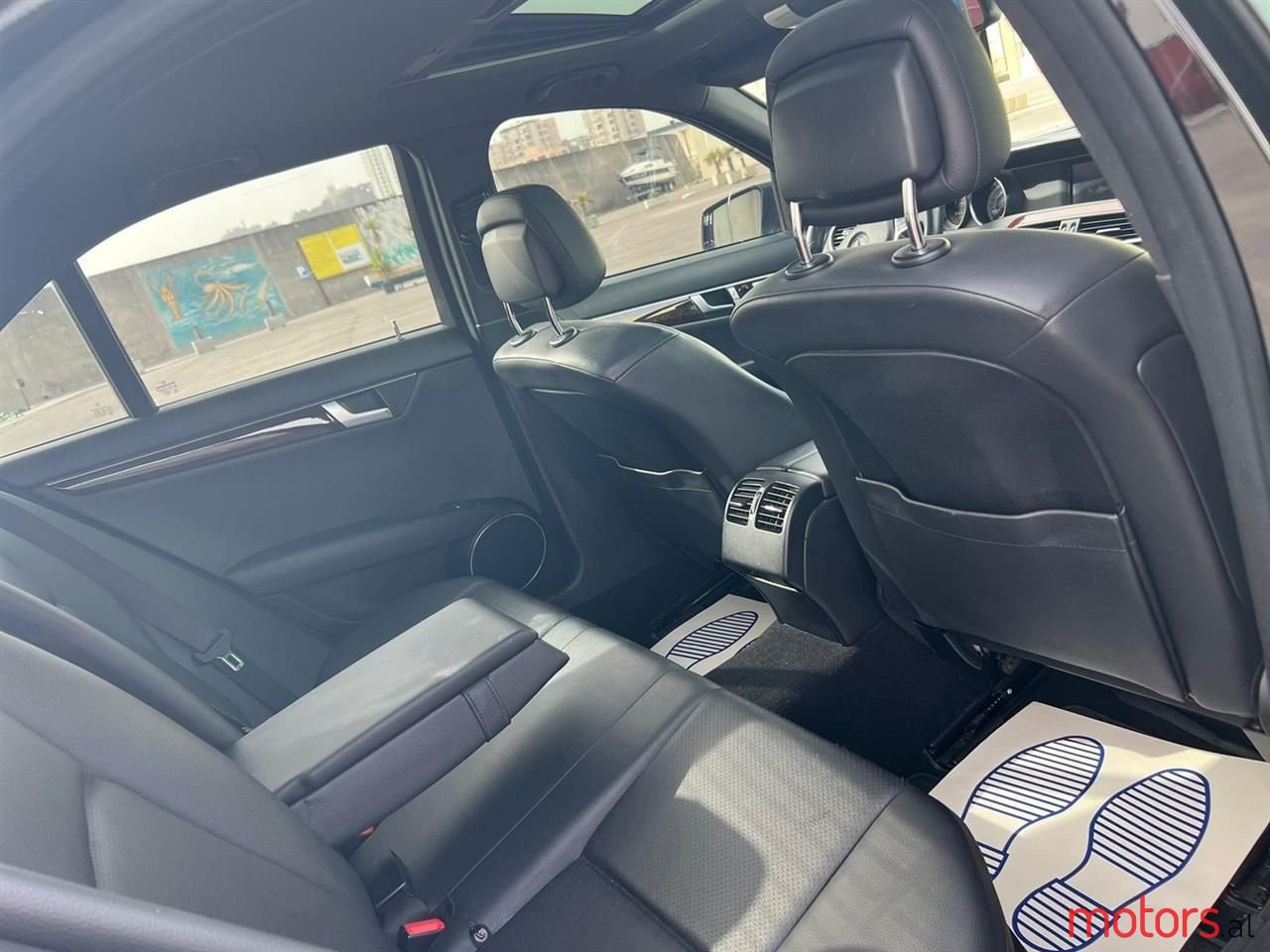 2012' Mercedes-Benz C 300 photo #5