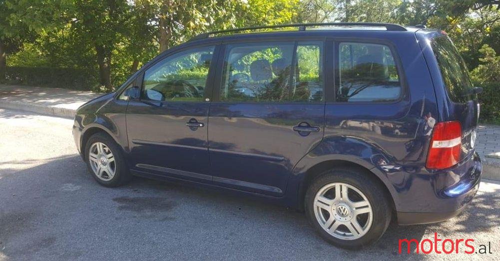 2004' Volkswagen Touran photo #1