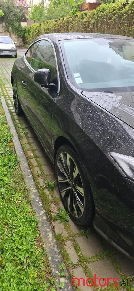 2010' Renault Laguna photo #2