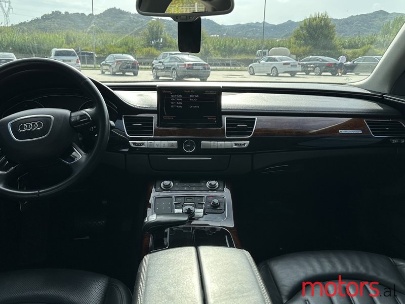 2012' Audi A8 photo #6