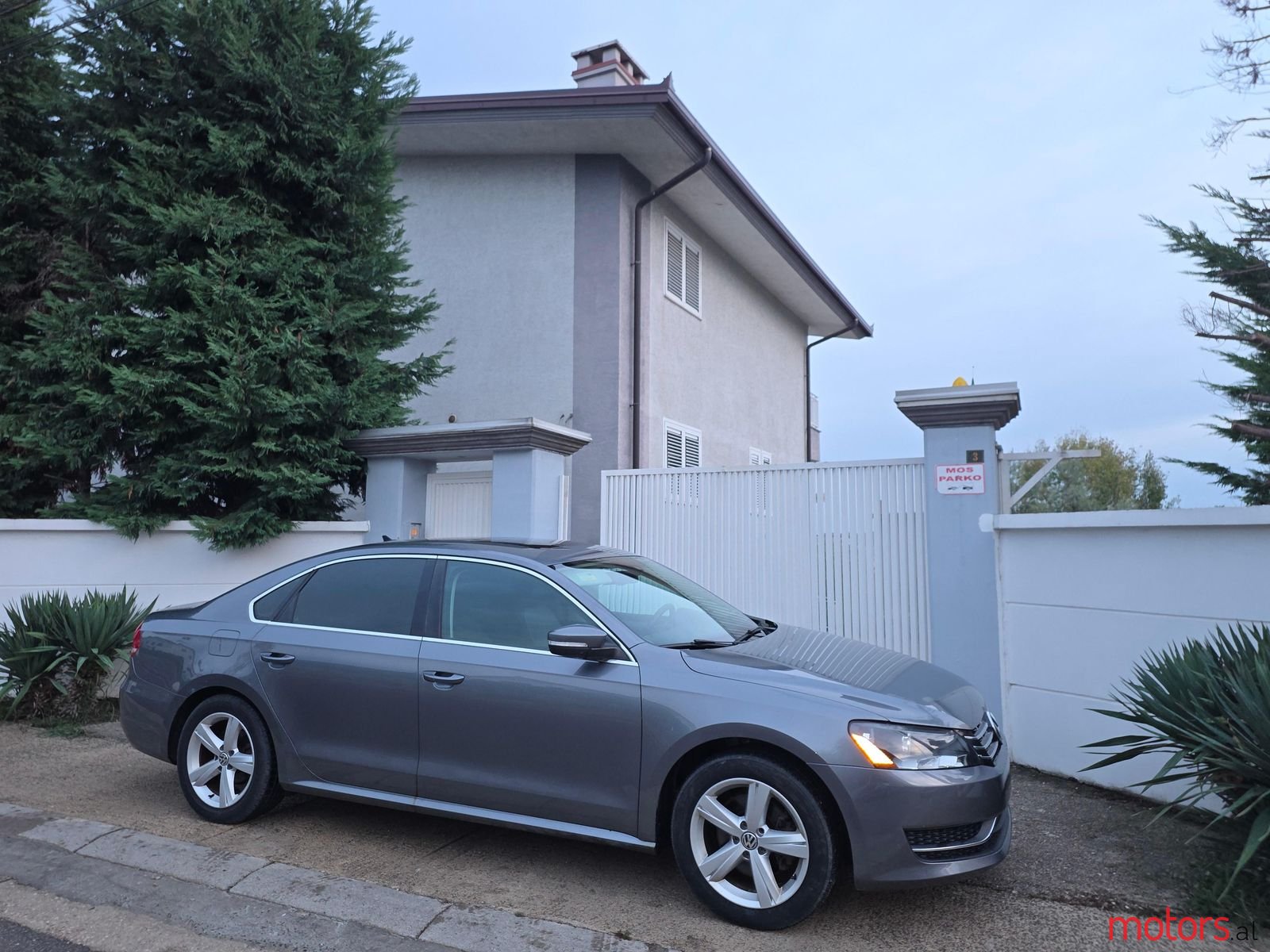 2013' Volkswagen Passat photo #5