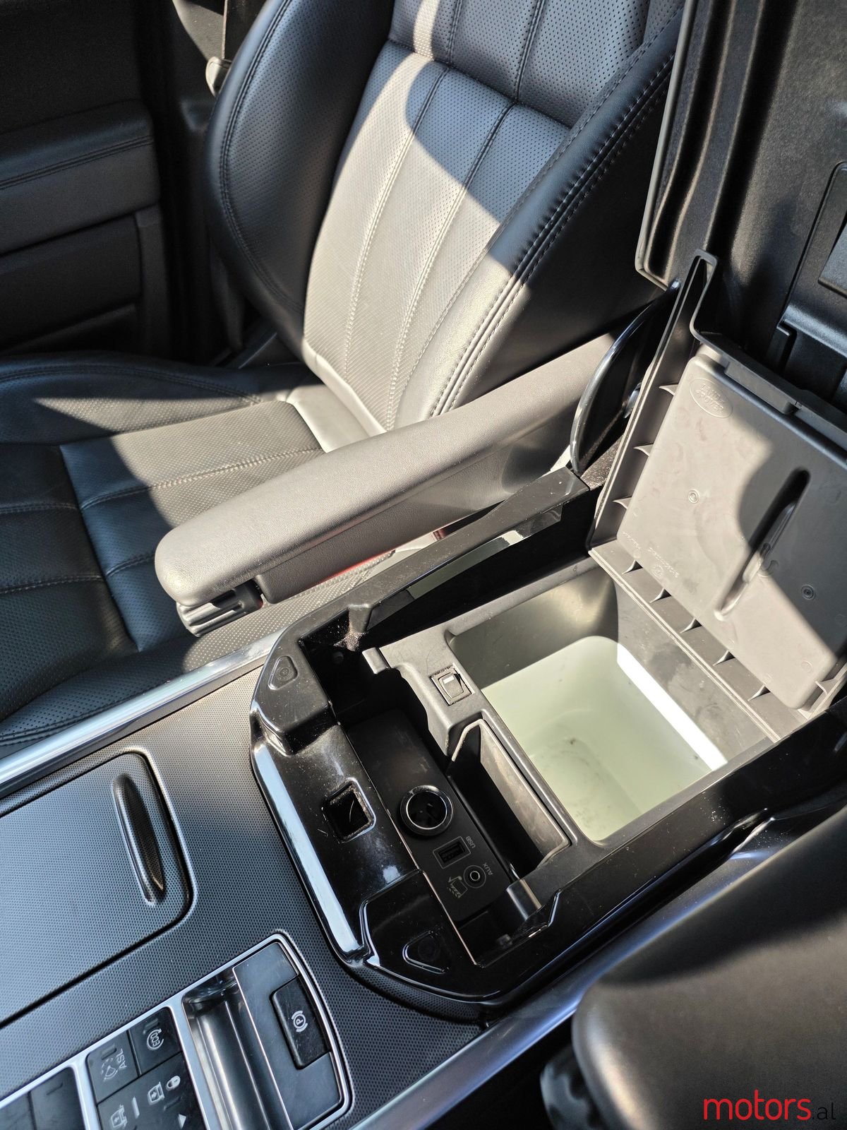 2015' Land Rover Range Rover Sport photo #6