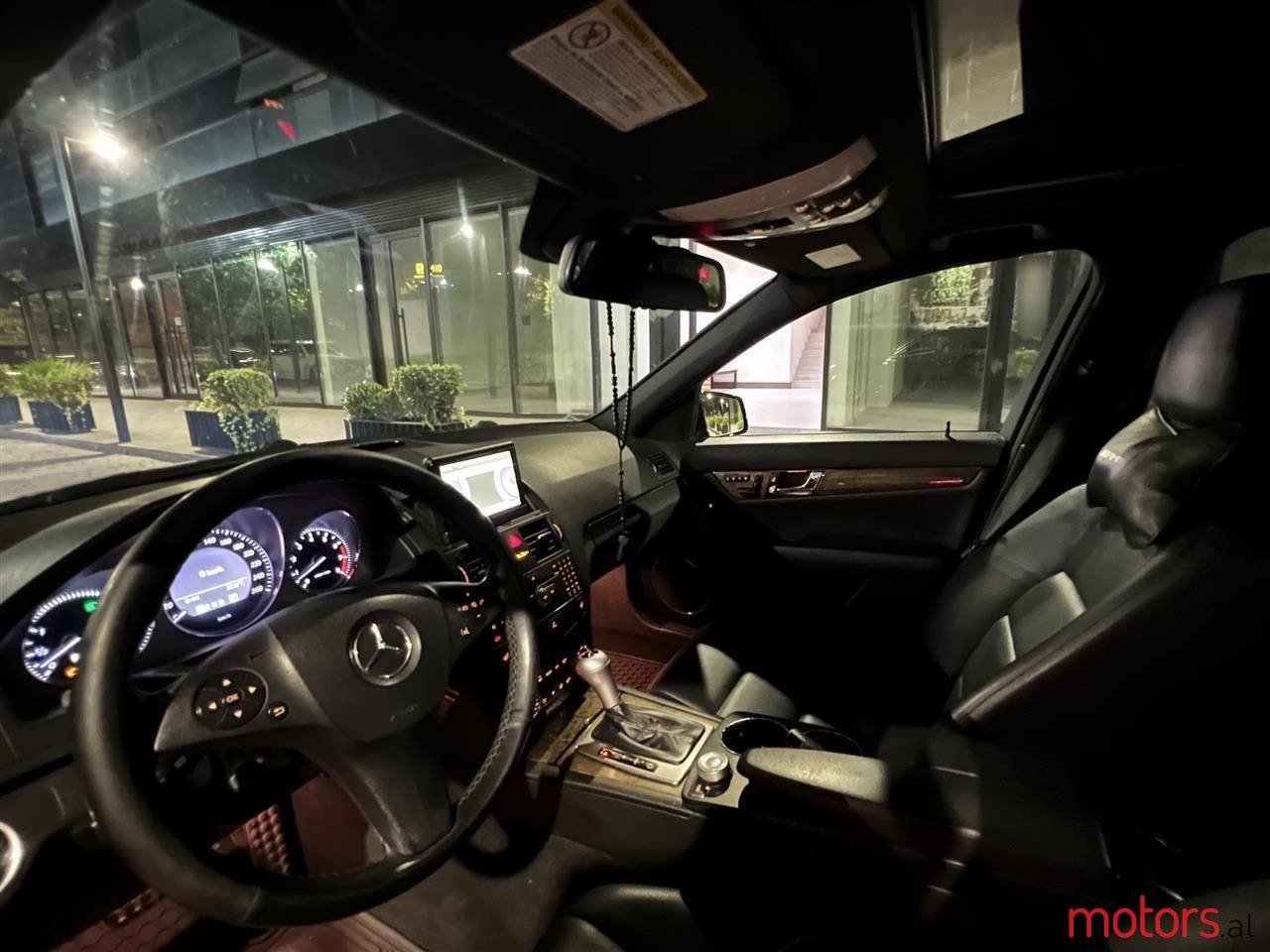 2011' Mercedes-Benz C 300 photo #5