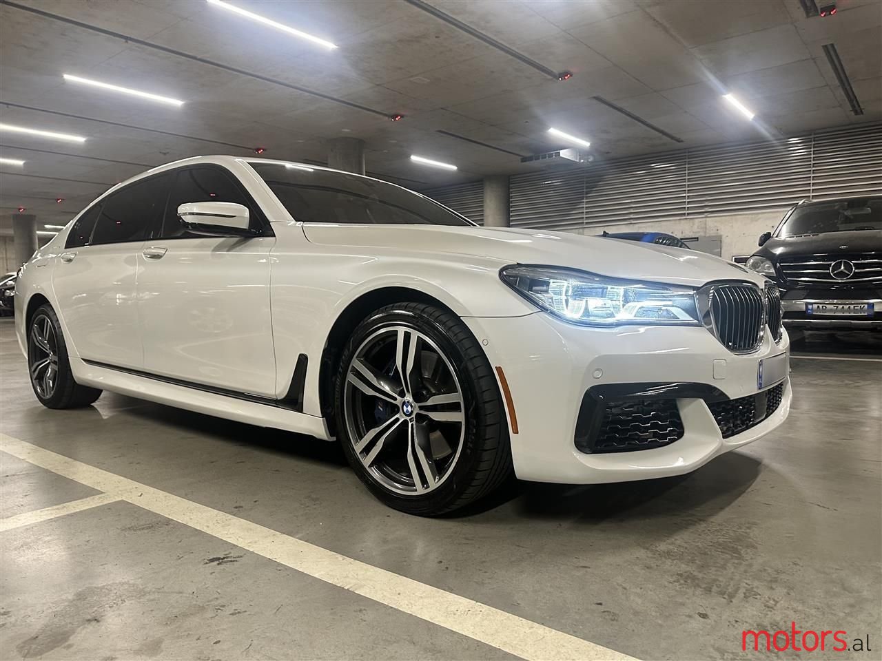 2017' BMW 750 photo #6