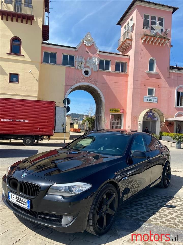 2012' BMW 530 photo #2