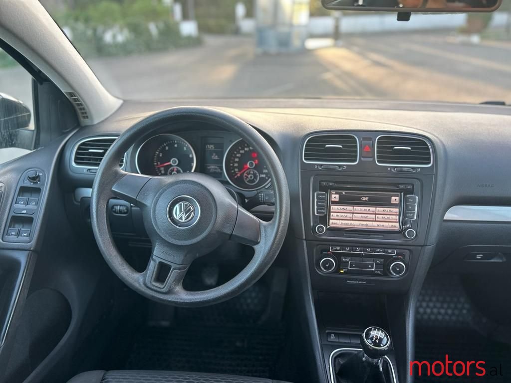 2011' Volkswagen Golf photo #3