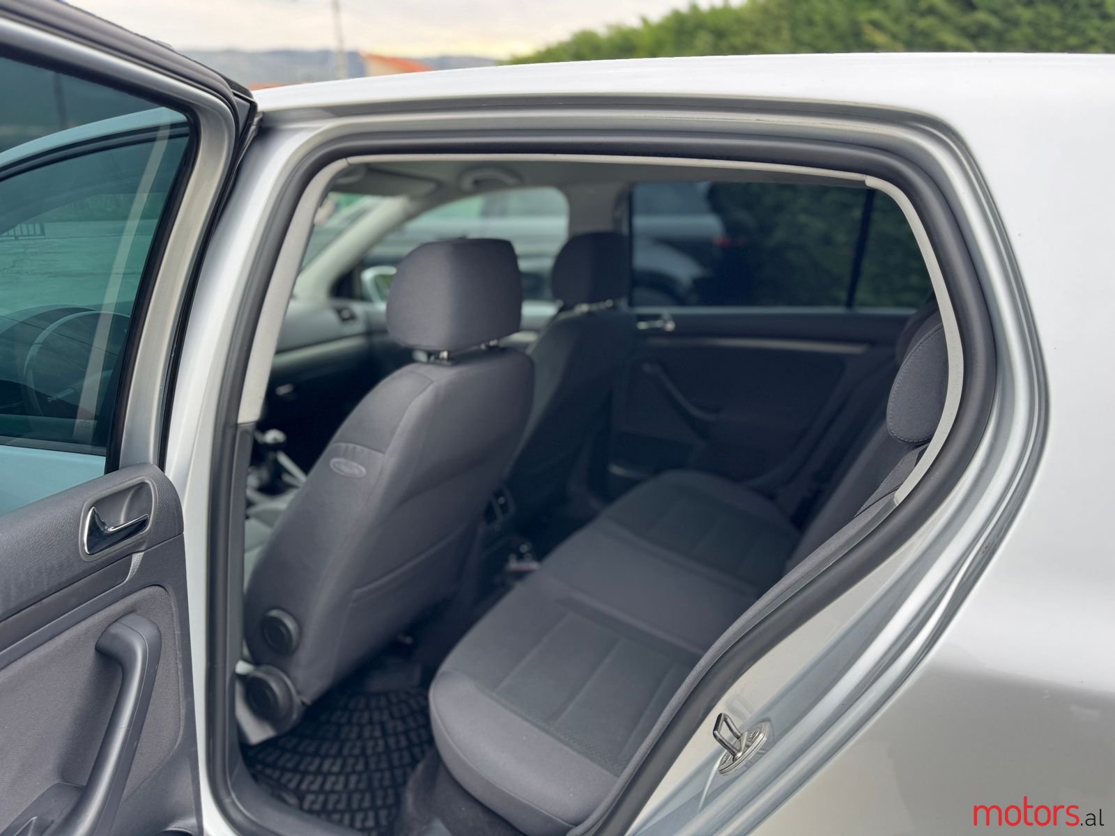 2005' Volkswagen Golf photo #6