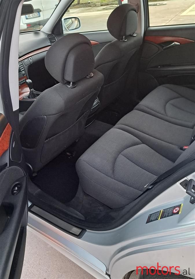 2008' Mercedes-Benz E 200 photo #6