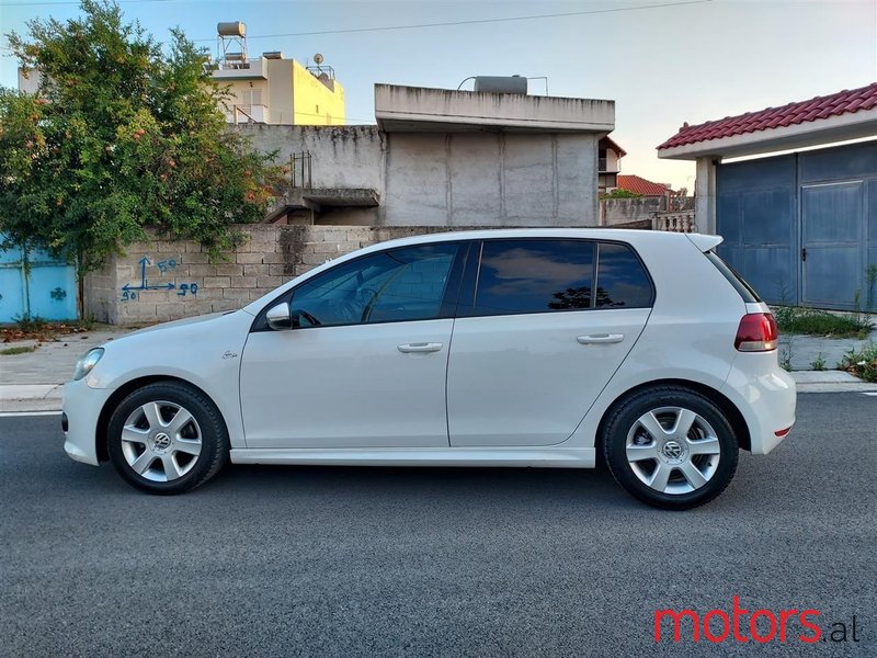 2011' Volkswagen Golf photo #4