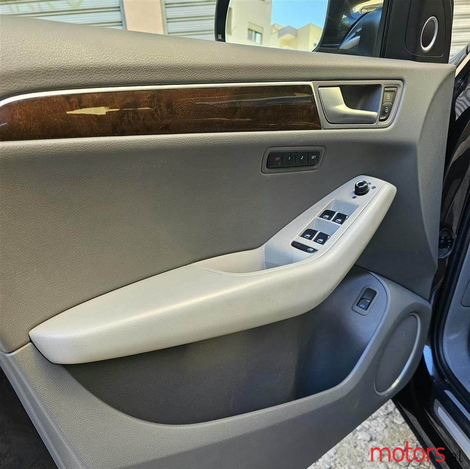 2010' Audi Q5 photo #5