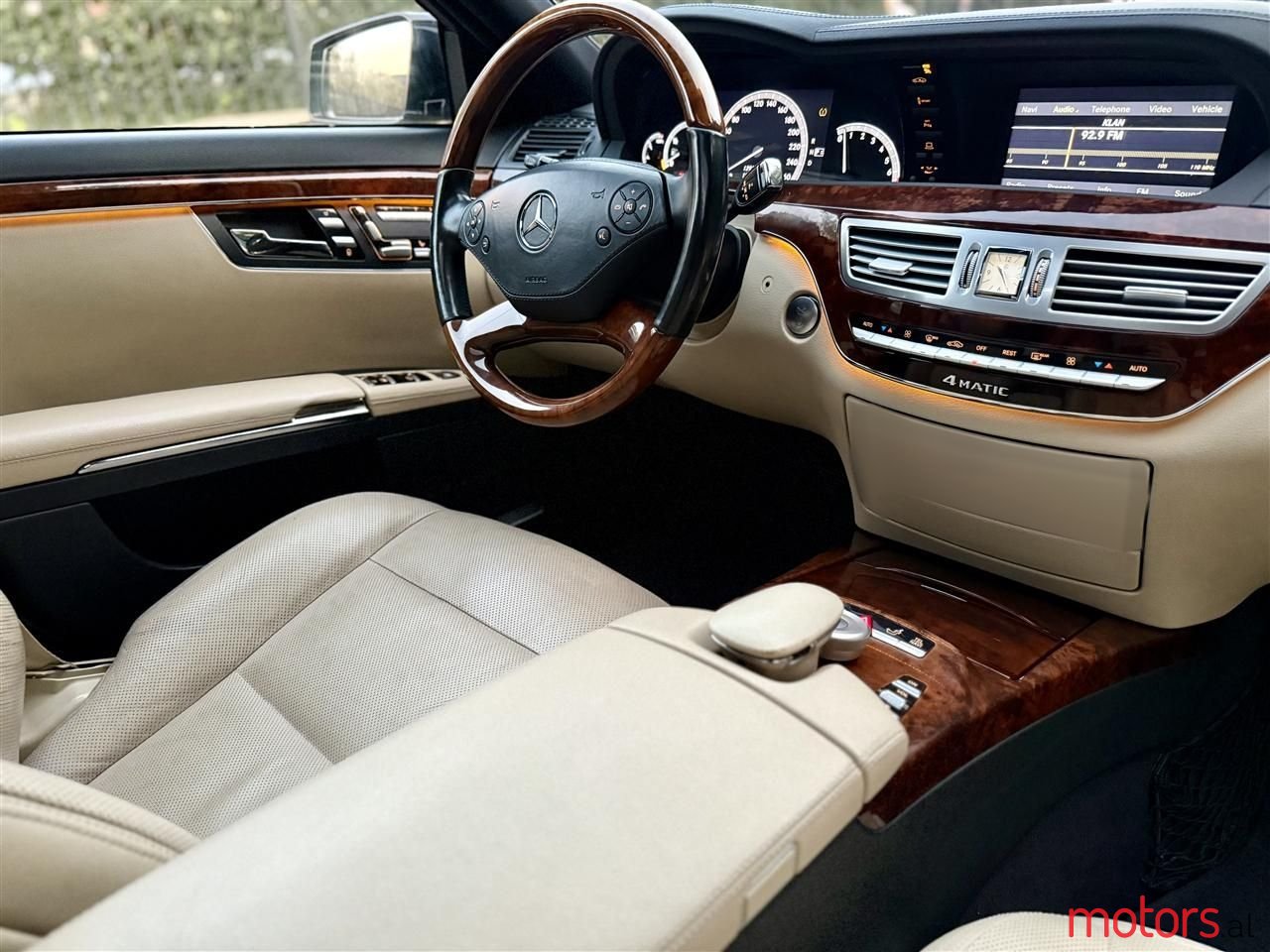 2011' Mercedes-Benz S 550 photo #4