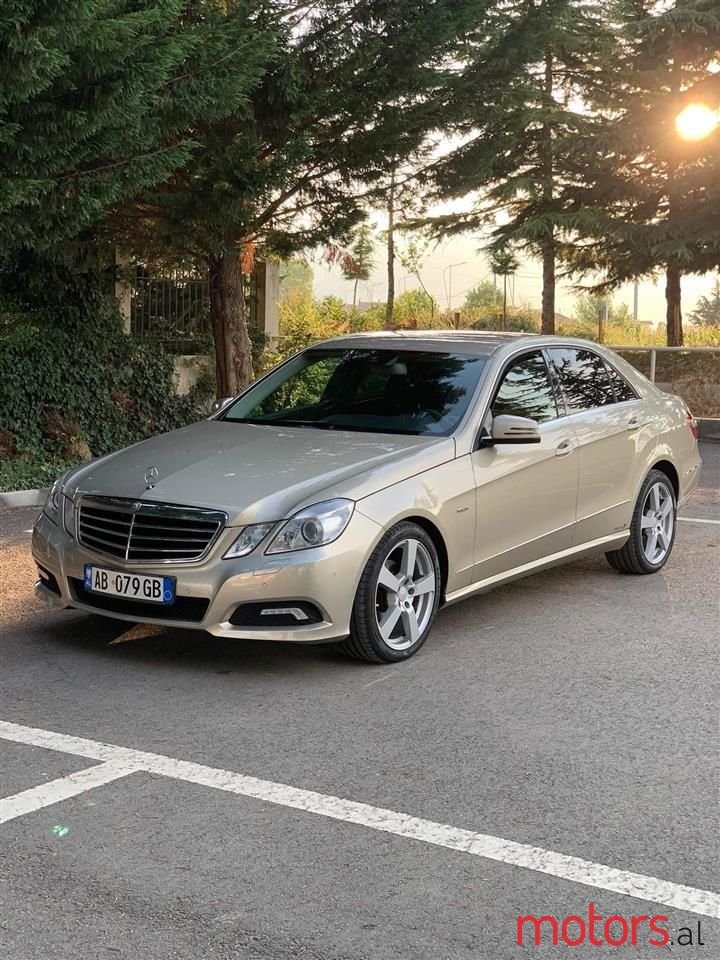 2010' Mercedes-Benz E 220 photo #2