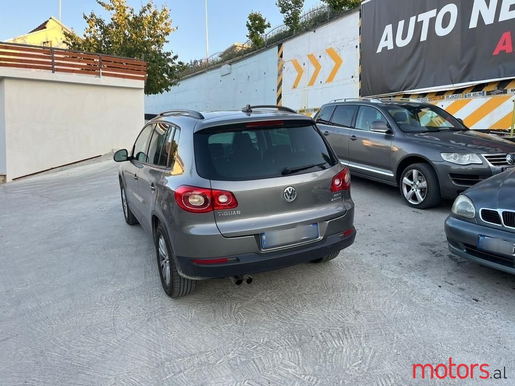 2010' Volkswagen Tiguan photo #2