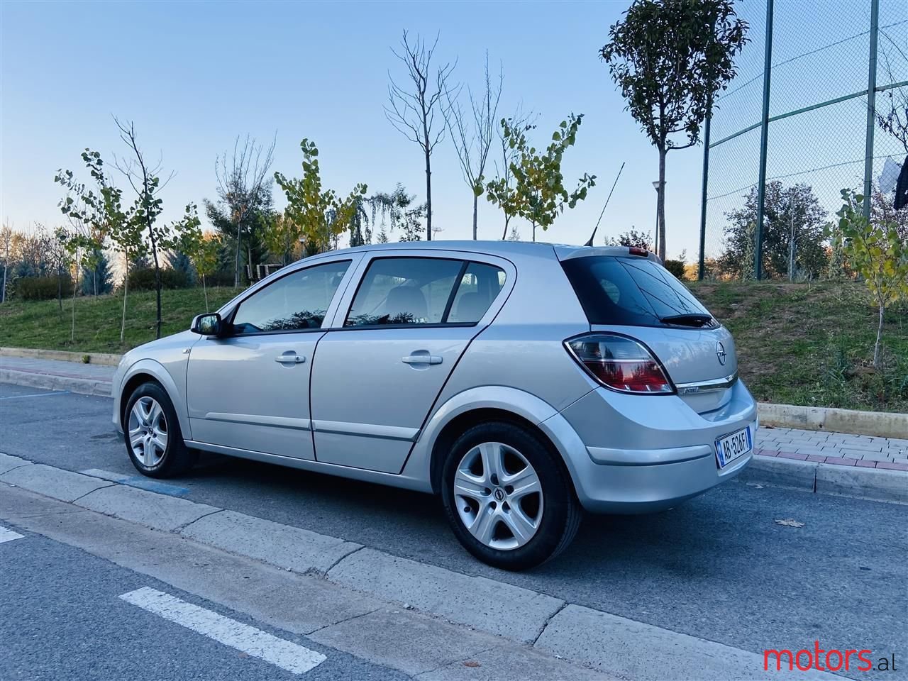 2009' Opel Astra photo #2