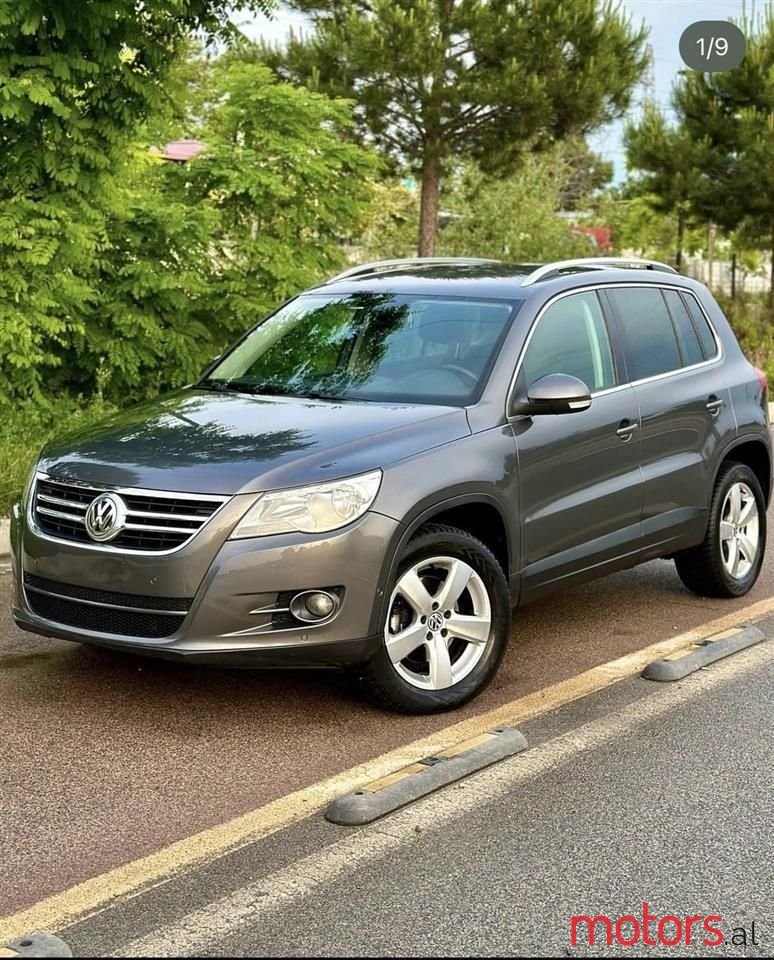 2011' Volkswagen Tiguan photo #5