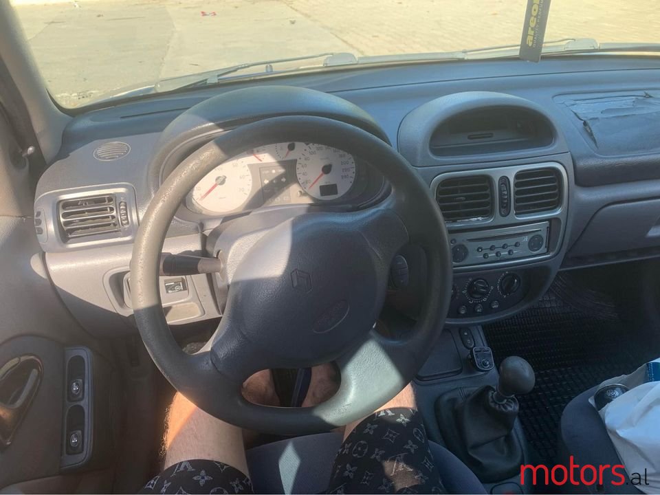 2001' Renault Clio photo #6