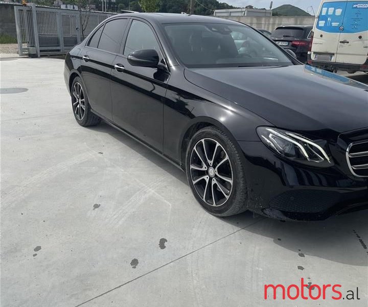 2016' Mercedes-Benz E 220 photo #2