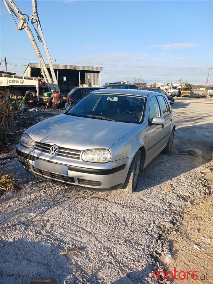 2001' Volkswagen Golf photo #1