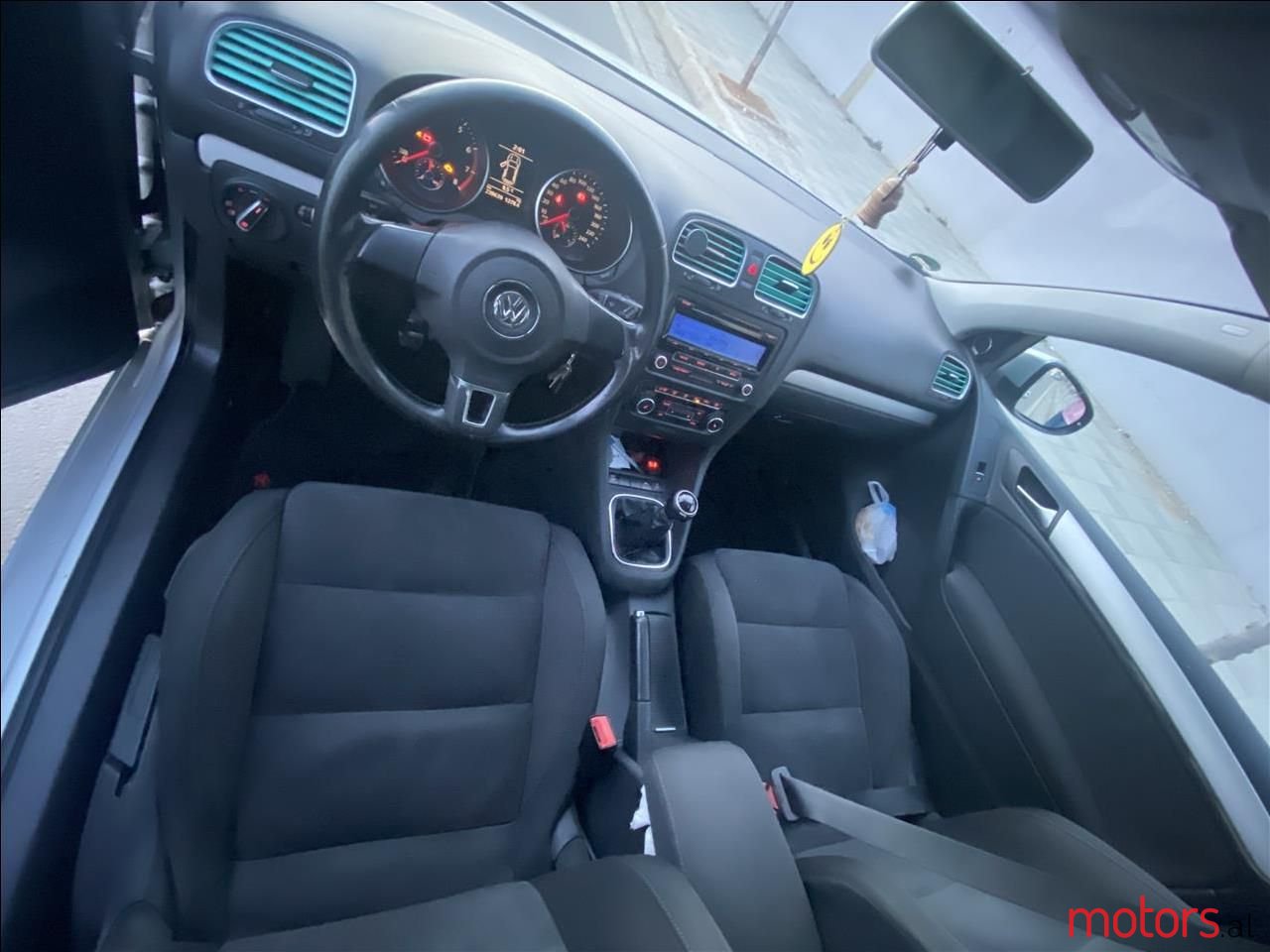 2009' Volkswagen Golf photo #4