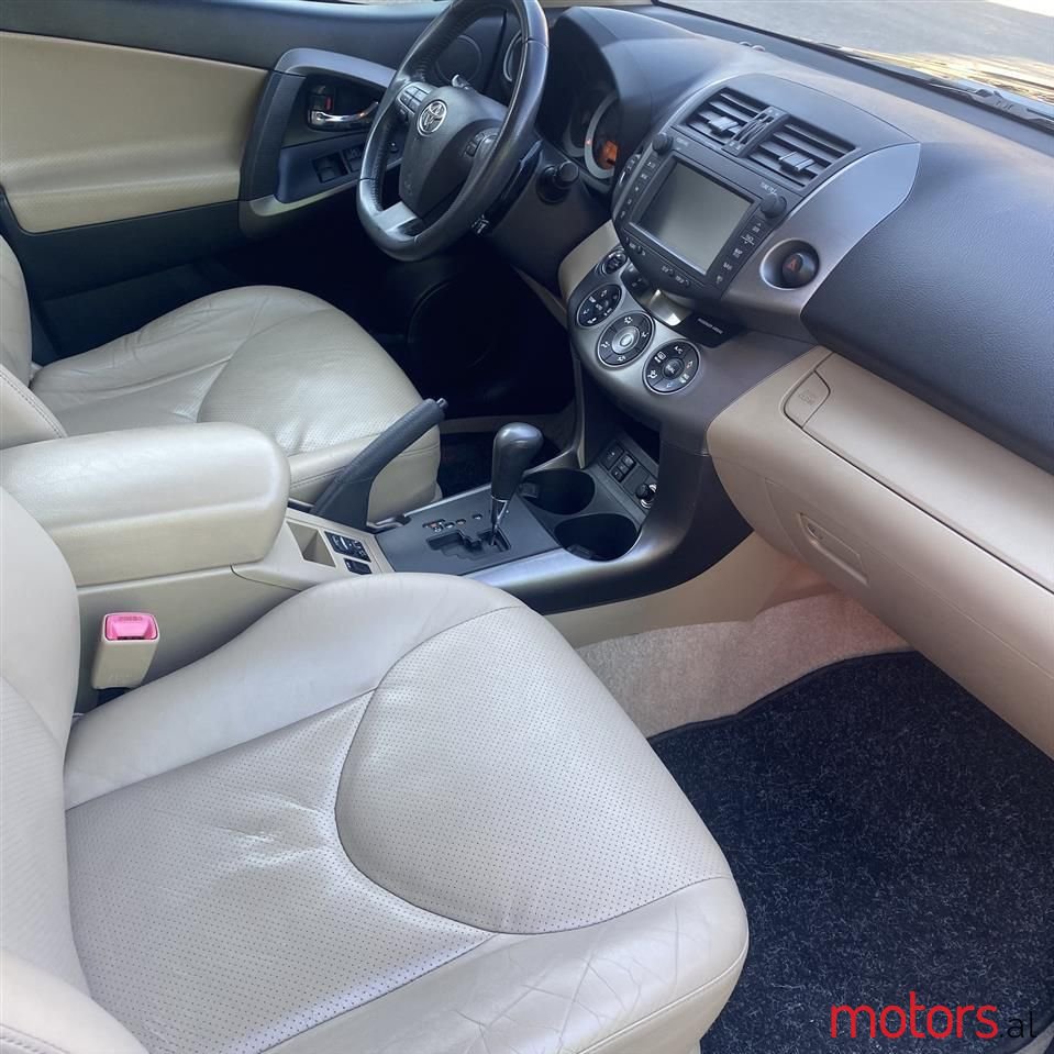 2011' Toyota RAV4 photo #5