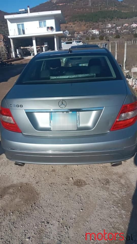 2011' Mercedes-Benz 300 photo #5