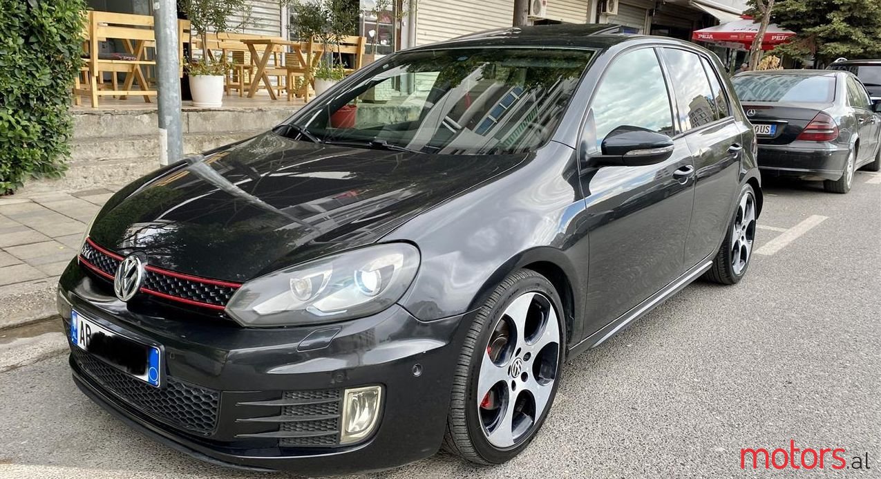 2011' Volkswagen Golf photo #1