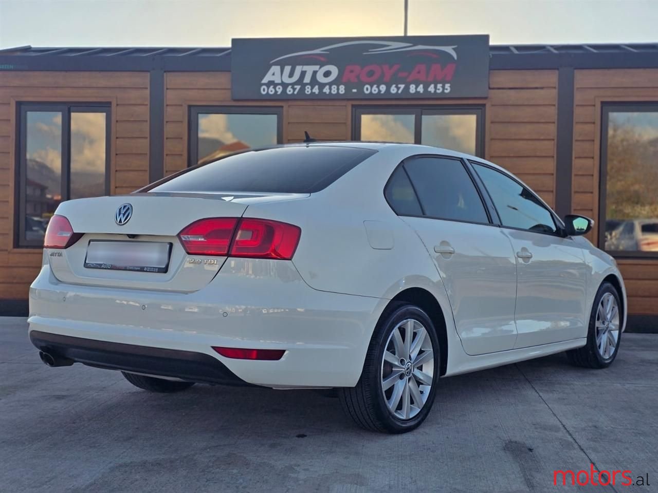 2012' Volkswagen Jetta photo #3