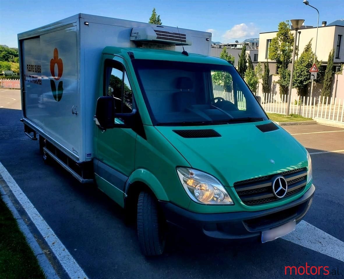 2012' Mercedes-Benz V 200 photo #2