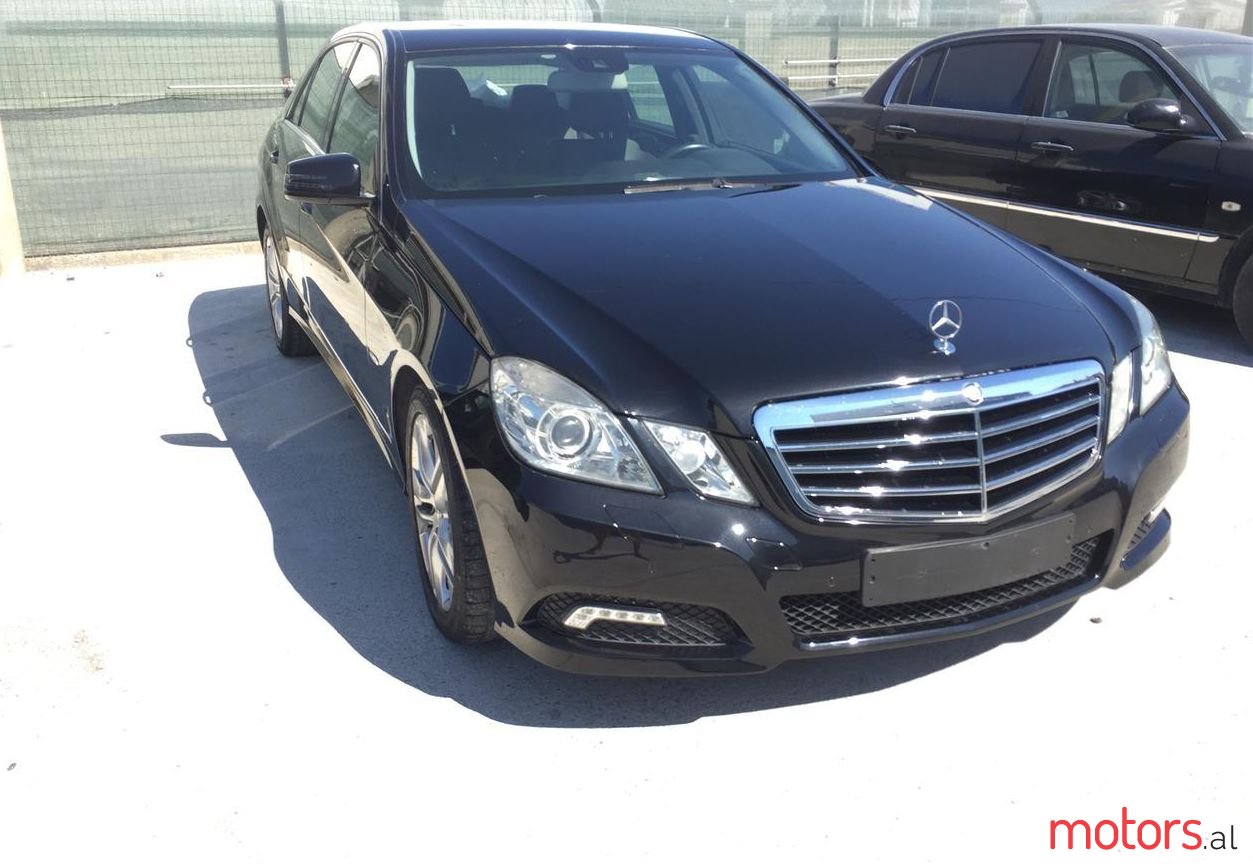 2011' Mercedes-Benz E 220 photo #1