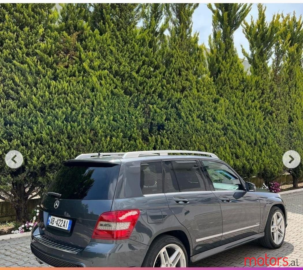 2011' Mercedes-Benz 320 photo #3