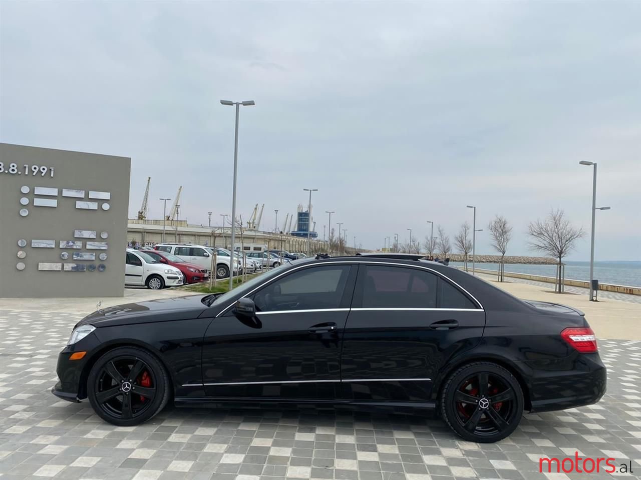 2011' Mercedes-Benz E 350 photo #6