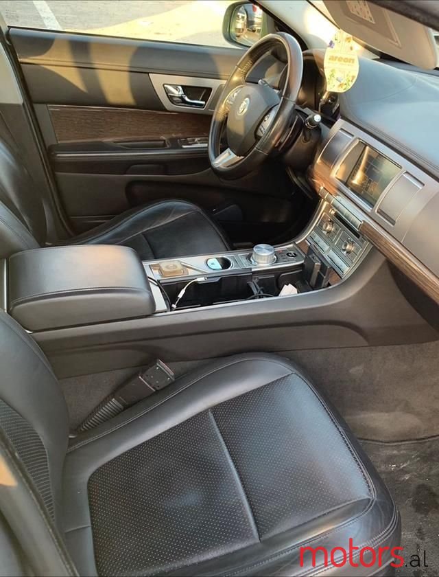 2008' Jaguar XF photo #5