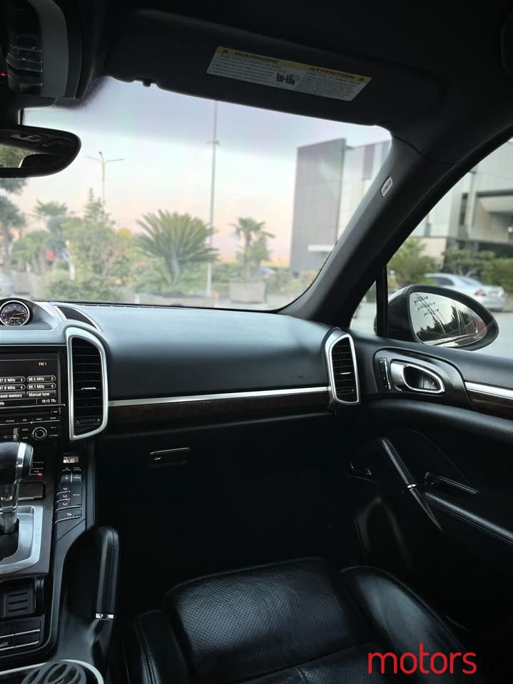2013' Porsche Cayenne photo #6