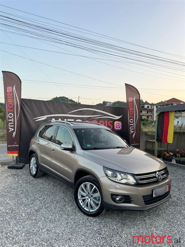 2012' Volkswagen Tiguan photo #3