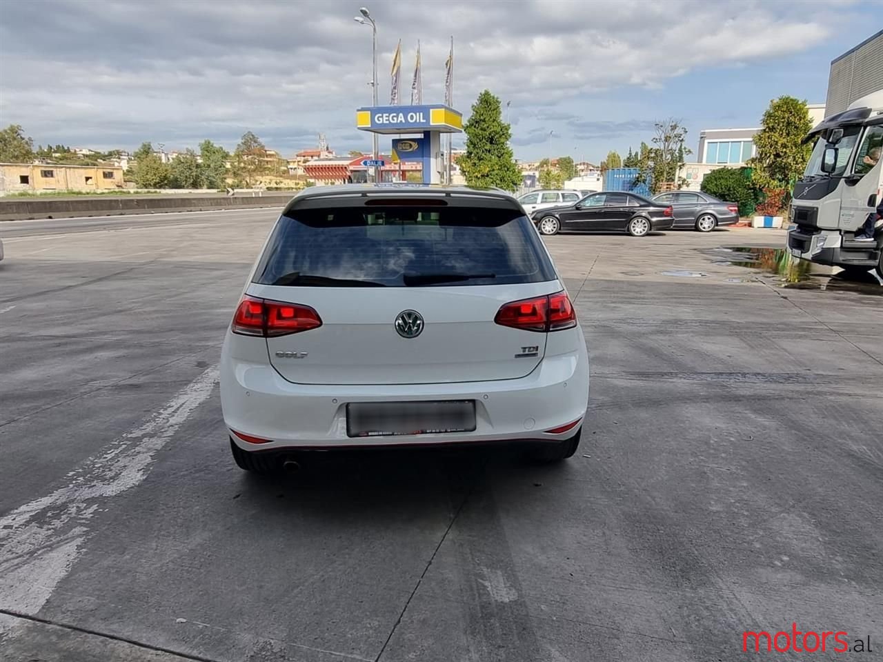 2013' Volkswagen Golf photo #2