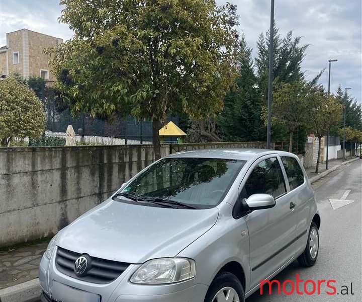 2008' Volkswagen Fox photo #2