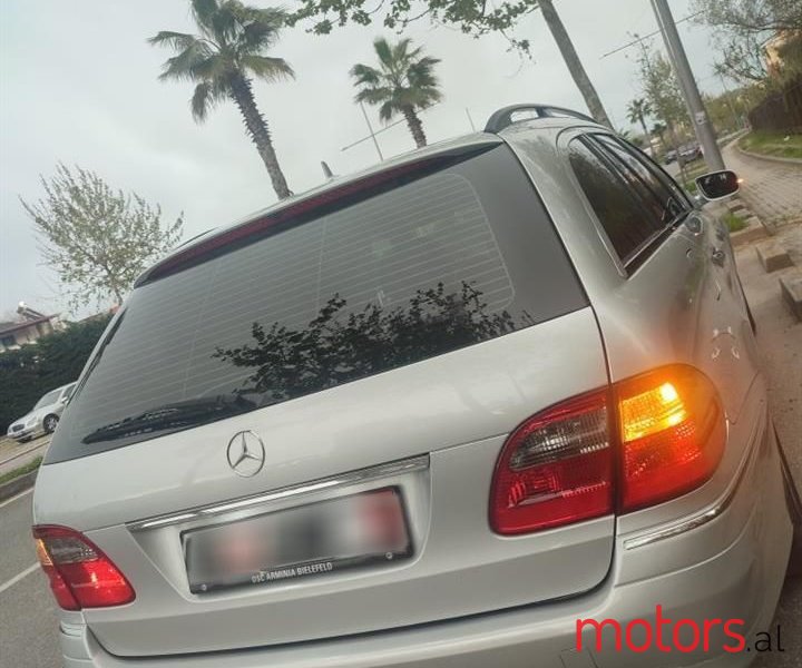 2008' Mercedes-Benz E 200 photo #4