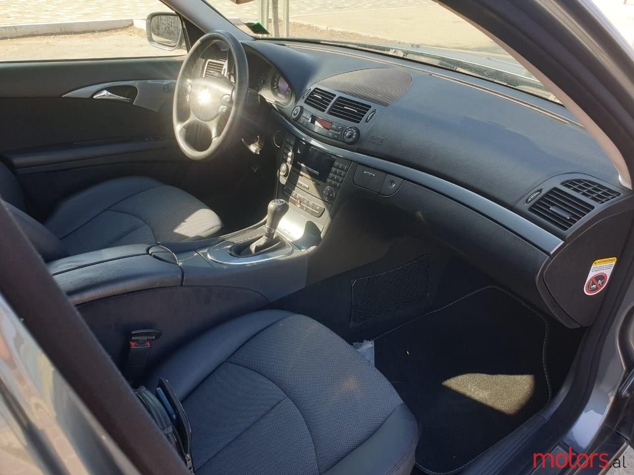 2009' Mercedes-Benz E 280 photo #2