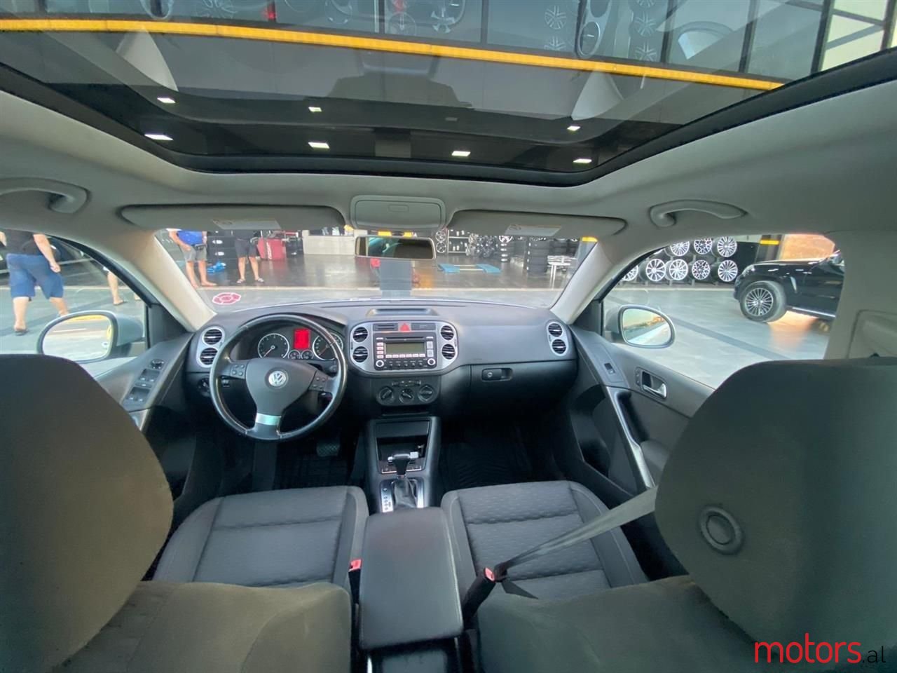 2009' Volkswagen Tiguan photo #2