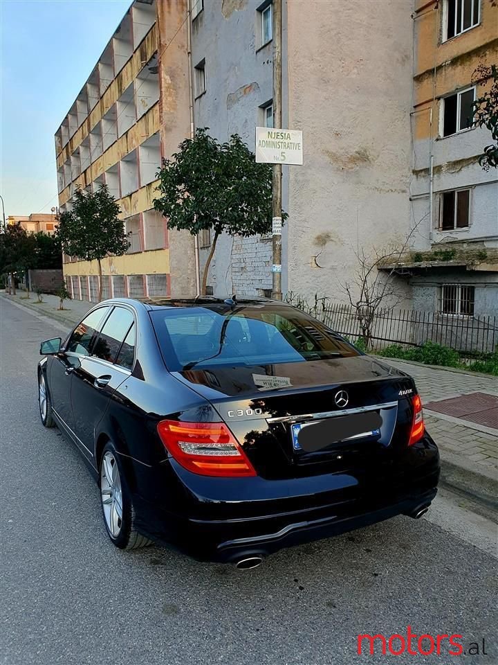 2012' Mercedes-Benz C 300 photo #5
