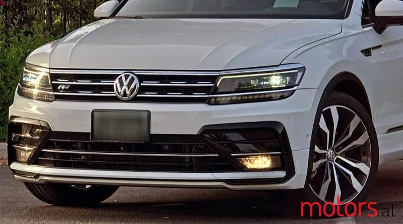2019' Volkswagen Tiguan photo #6