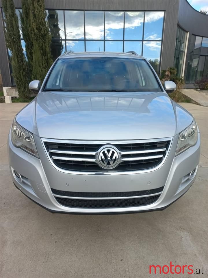 2010' Volkswagen Tiguan photo #4