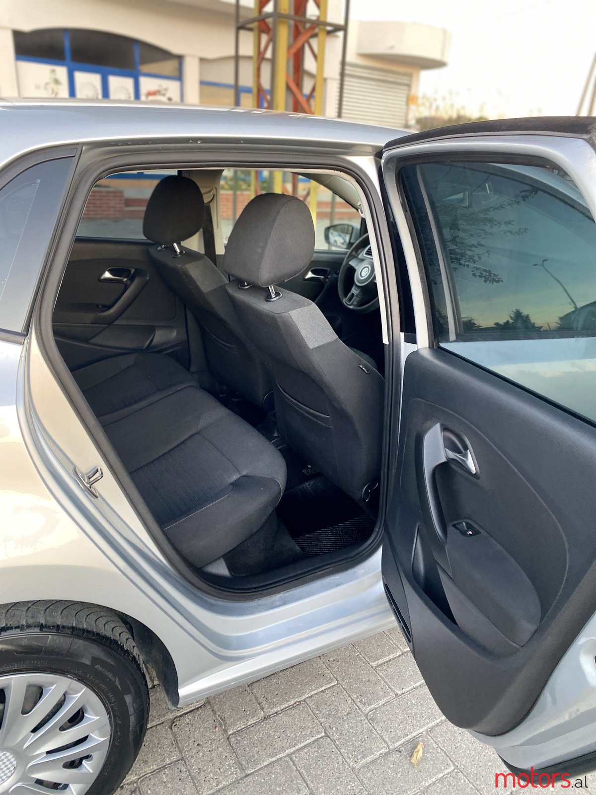 2011' Volkswagen Polo photo #6